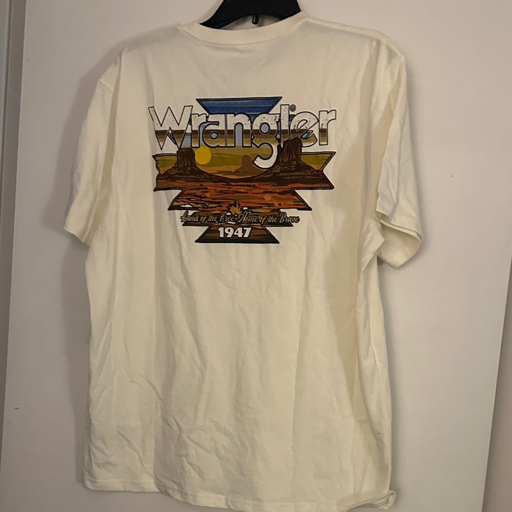 Wrangler Cream Short-Sleeve Tee with Western Sunset Graphic